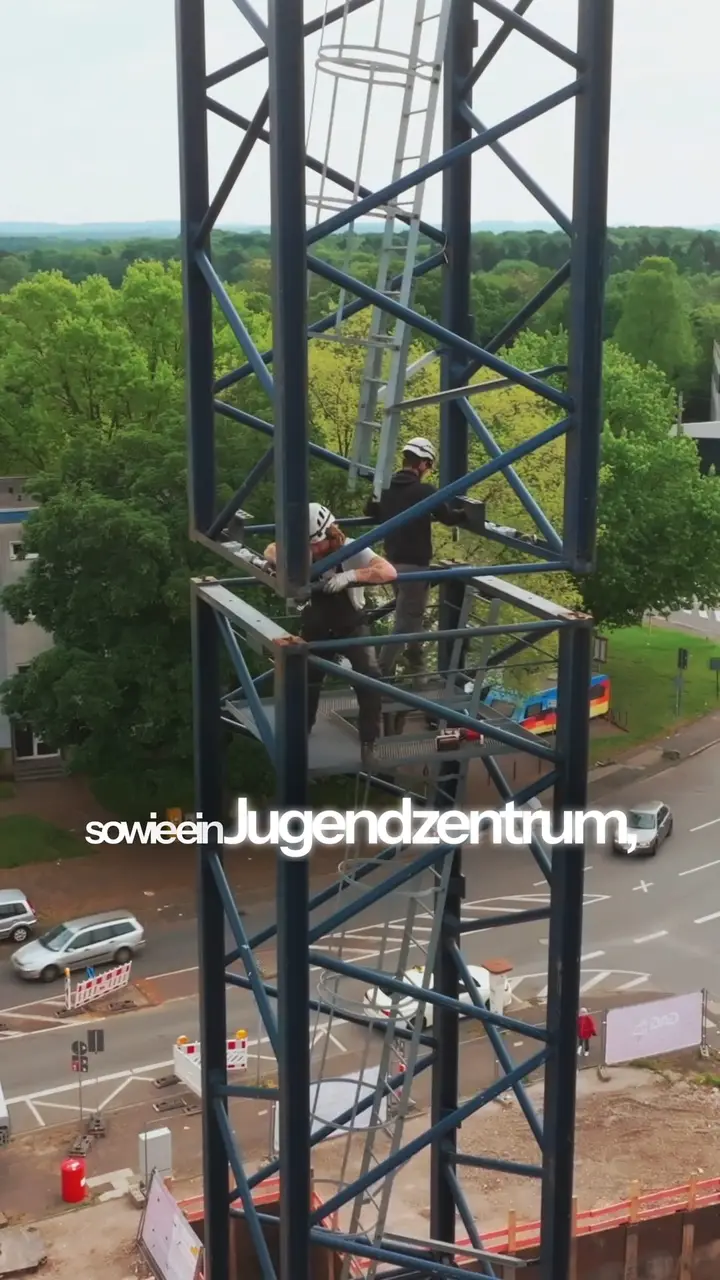Kranaufstellung in Köln-Stammheim