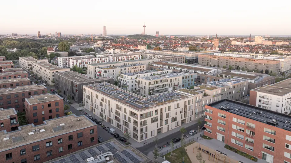 Erhöhter Blick über die Neubauten der Aachener SWG im Clouth-Quartier in Köln-Nippes